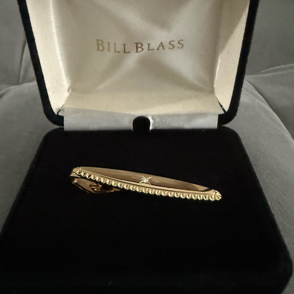 Bill Blass Gold Tie Clip - Picture 1 of 5